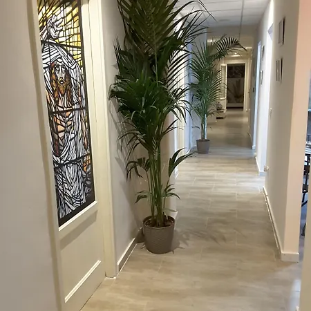 לינה וארוחת בוקר Prestige 3*